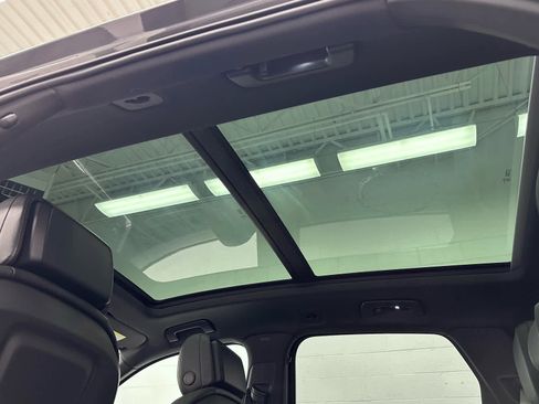 Used 2025 Porsche Cayenne image 39