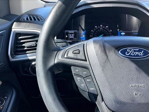 Used 2024 Ford Edge SE image 11