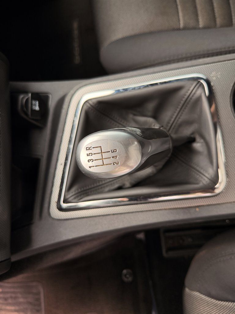 Used 2014 Dodge Challenger R/T RWD image 15