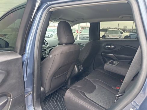 Used 2020 Jeep Cherokee Latitude w/ Cold Weather Group image 24