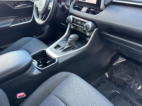 Used 2025 Toyota RAV4 XLE image 31