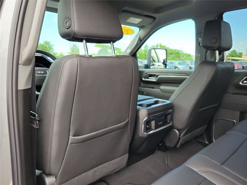 Used 2026 GMC Sierra 2500 SLT w/ SLT Convenience Package AWD/4WD image 14