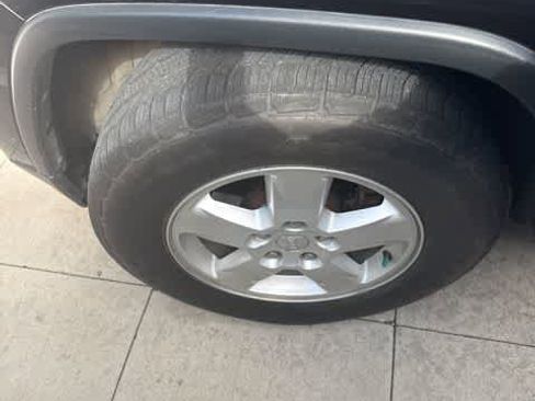 Used 2012 Jeep Grand Cherokee Laredo w/ Laredo E Group image 9