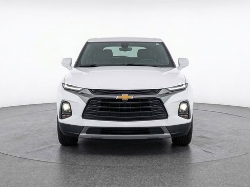 Used 2025 Chevrolet Blazer LT FWD image 2