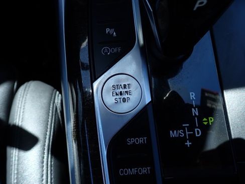 Used 2019 BMW 330i xDrive Sedan w/ Premium Package AWD/4WD image 18