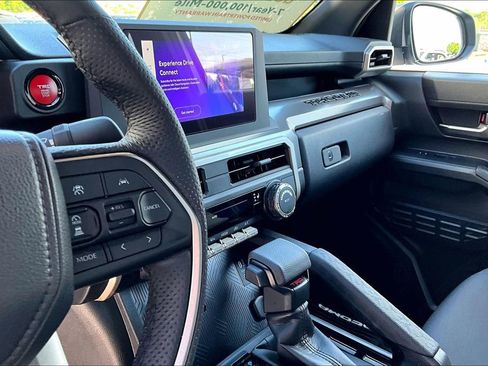 Certified 2025 Toyota Tacoma TRD Off-Road image 13