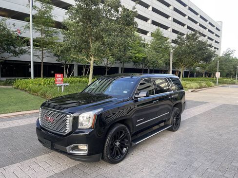 Used 2017 GMC Yukon Denali w/ Open Road Package AWD/4WD image 24