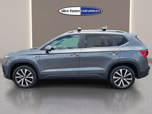 Used 2022 Volkswagen Taos SE w/ Panoramic Sunroof Package AWD/4WD image 9
