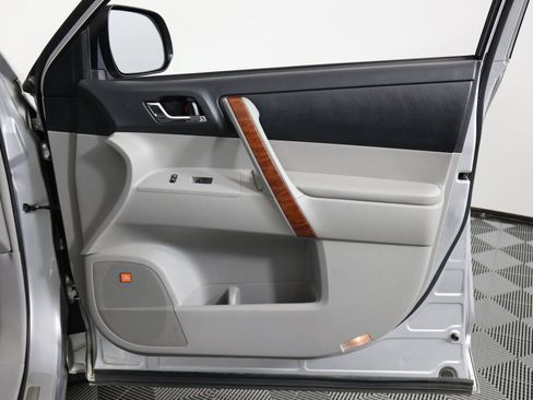 Used 2009 Toyota Highlander Limited image 27