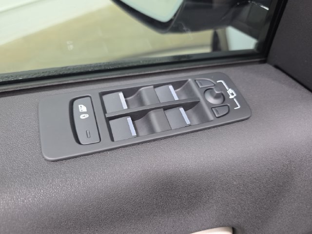 Used 2026 Land Rover Discovery Sport Landmark AWD/4WD image 27