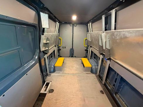 Used 2018 Mercedes-Benz Sprinter 2500 image 20