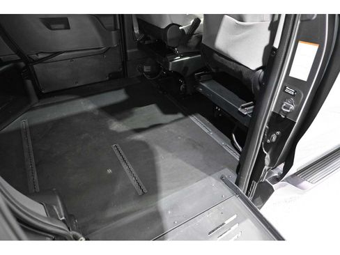 Used 2023 Toyota Sienna LE FWD image 19