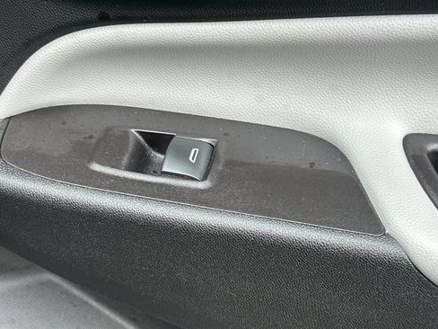 Used 2020 Chevrolet Equinox LS FWD image 21