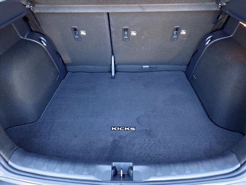 Used 2018 Nissan Kicks SV FWD image 8