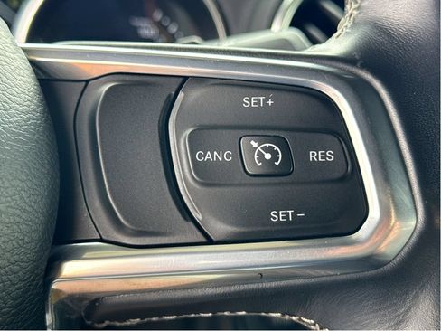 Used 2022 Jeep Wrangler Unlimited Sahara w/ Cold Weather Group AWD/4WD image 16