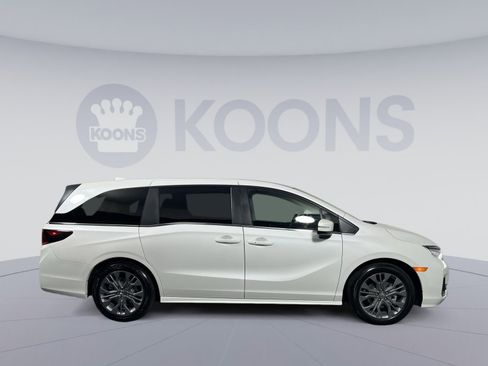 Used 2025 Honda Odyssey Touring image 8