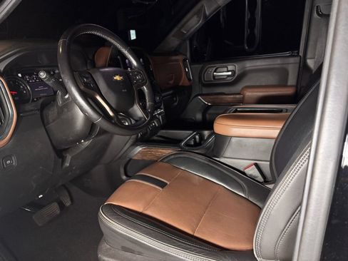 Used 2019 Chevrolet Silverado 1500 High Country w/ Technology Package AWD/4WD image 10