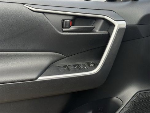 Used 2019 Toyota RAV4 LE w/ Carpet Mat Package image 24