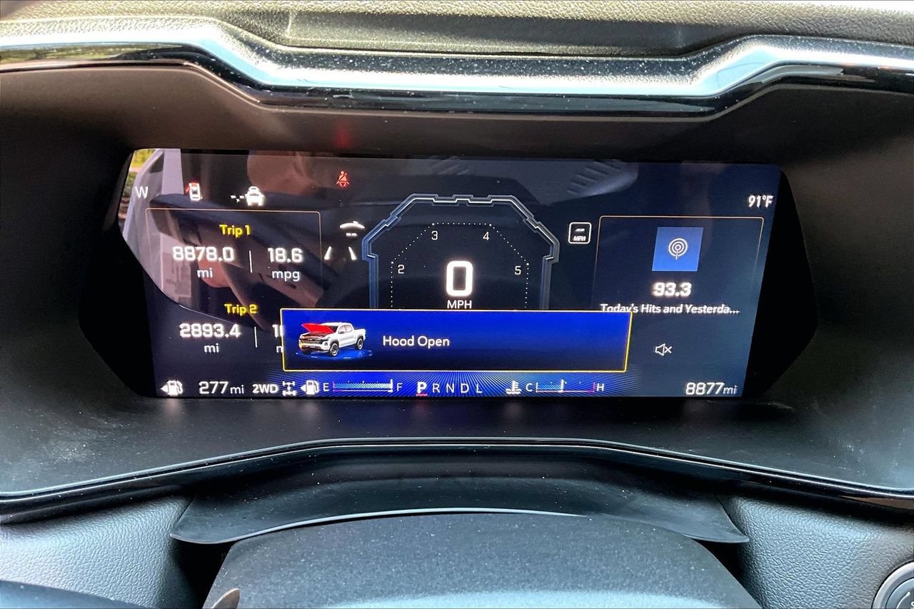 Used 2025 Chevrolet Colorado LT w/ LT Convenience Package AWD/4WD image 12