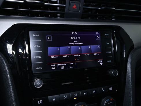 Used 2021 Volkswagen Passat 2.0T SE image 25