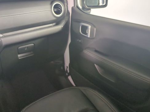 Used 2022 Jeep Wrangler Unlimited Sahara image 19