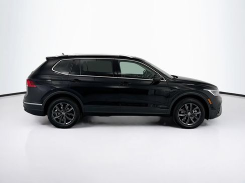 Used 2023 Volkswagen Tiguan SE w/ Panoramic Sunroof Package FWD image 4
