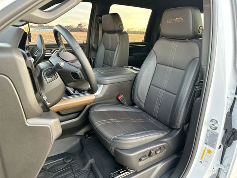 Used 2025 Chevrolet Silverado 2500 High Country w/ High Country Premium Package image 11