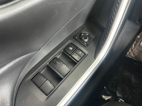 Used 2023 Toyota RAV4 LE AWD/4WD image 16