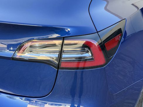 Used 2020 Tesla Model 3 Standard Range Plus image 3