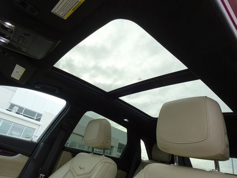 Used 2018 Cadillac XT5 Luxury w/ Driver Awareness Package image 12