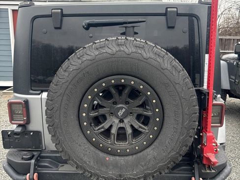 Used 2018 Jeep Wrangler Sport image 6