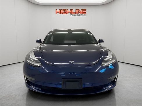 Used 2018 Tesla Model 3 Mid Range RWD image 2