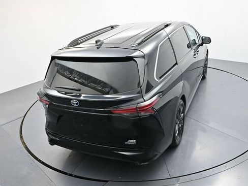 Used 2023 Toyota Sienna XSE image 40