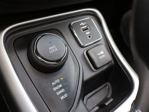 Used 2021 Jeep Compass Latitude w/ Sun and Sound Group AWD/4WD image 22