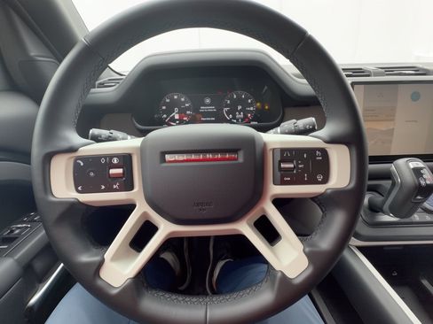 Used 2025 Land Rover Defender 130 X-Dynamic SE AWD/4WD image 10