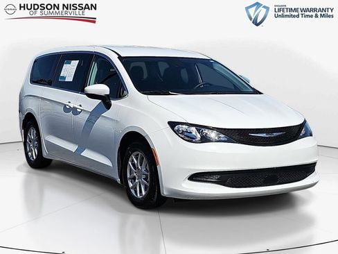 Used 2023 Chrysler Voyager LX image 1