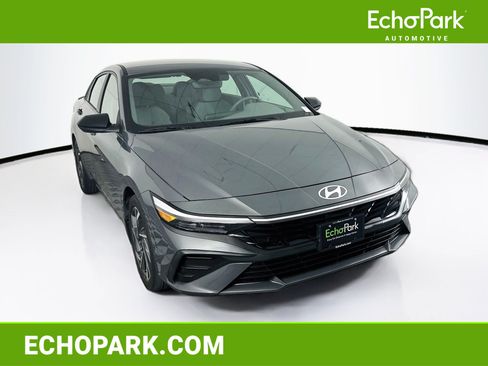 Used 2025 Hyundai Elantra Sport FWD image 1
