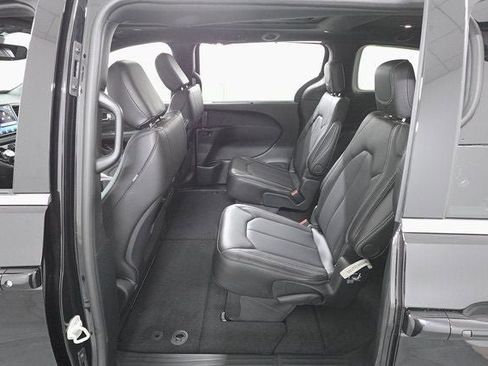 New 2026 Chrysler Pacifica Select image 24