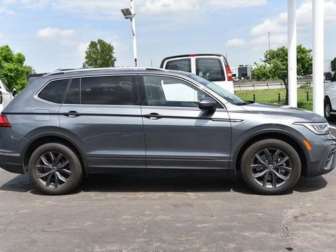 Certified 2024 Volkswagen Tiguan SE w/ Panoramic Sunroof Package image 5