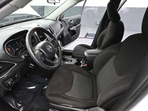 Used 2019 Jeep Cherokee Latitude w/ Popular Appearance Group image 22