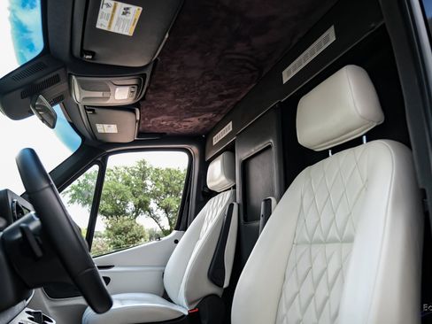 Used 2022 Mercedes-Benz Sprinter 2500 image 31