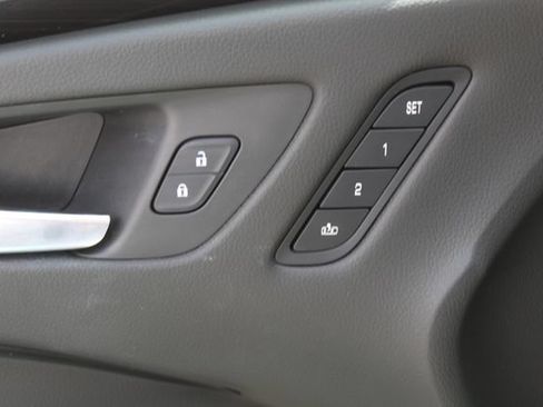 Used 2019 Buick Envision Essence FWD image 32