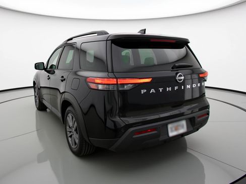 Used 2025 Nissan Pathfinder SV image 6