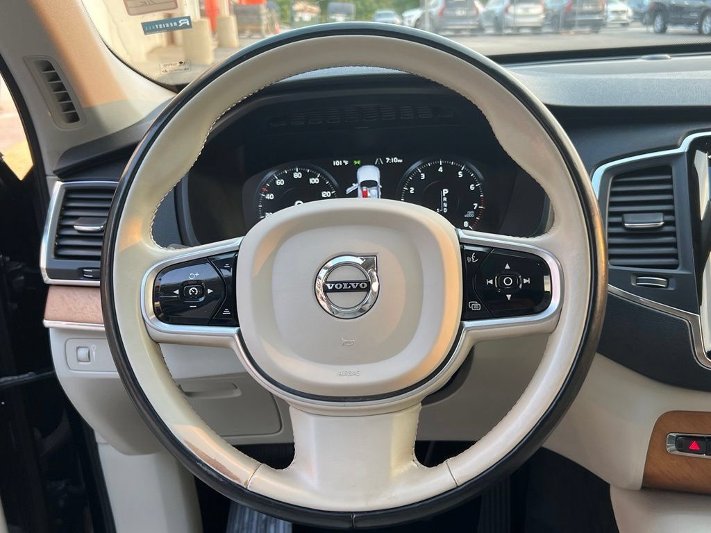 Used 2021 Volvo XC90 T6 Momentum w/ Climate Package AWD/4WD image 16