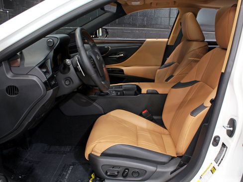 Used 2022 Lexus ES 300h Ultra Luxury w/ Accessory Package 2 FWD image 32