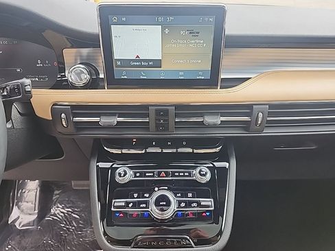 Used 2021 Lincoln Corsair Reserve image 21