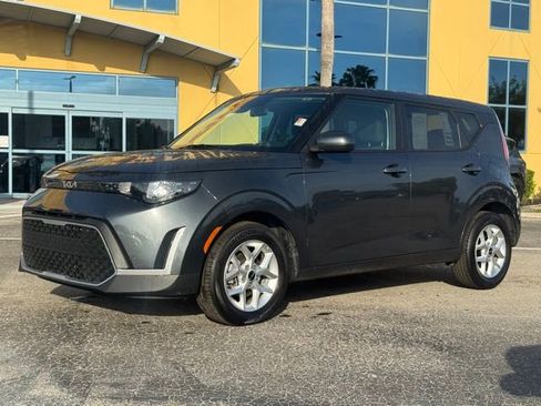 Certified 2025 Kia Soul LX image 2