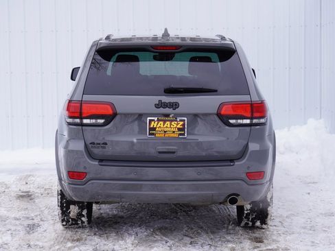 Used 2022 Jeep Grand Cherokee Laredo X image 5