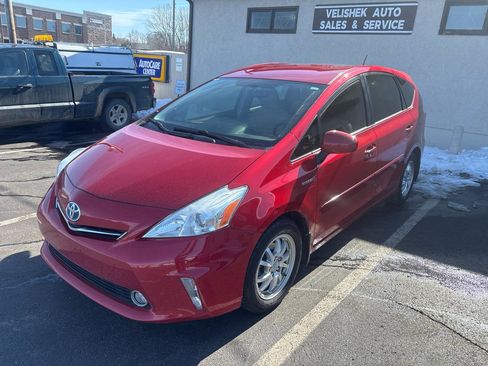 Used 2013 Toyota Prius V Three image 7