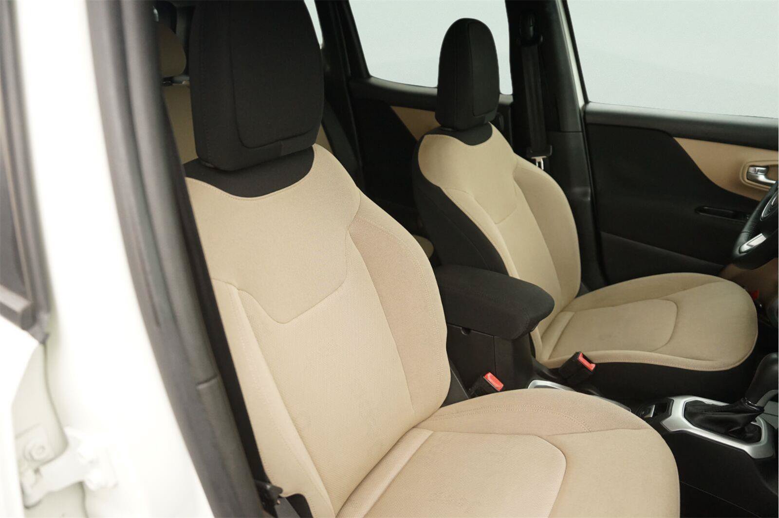 Used 2015 Jeep Renegade Latitude w/ Popular Equipment Group FWD image 19